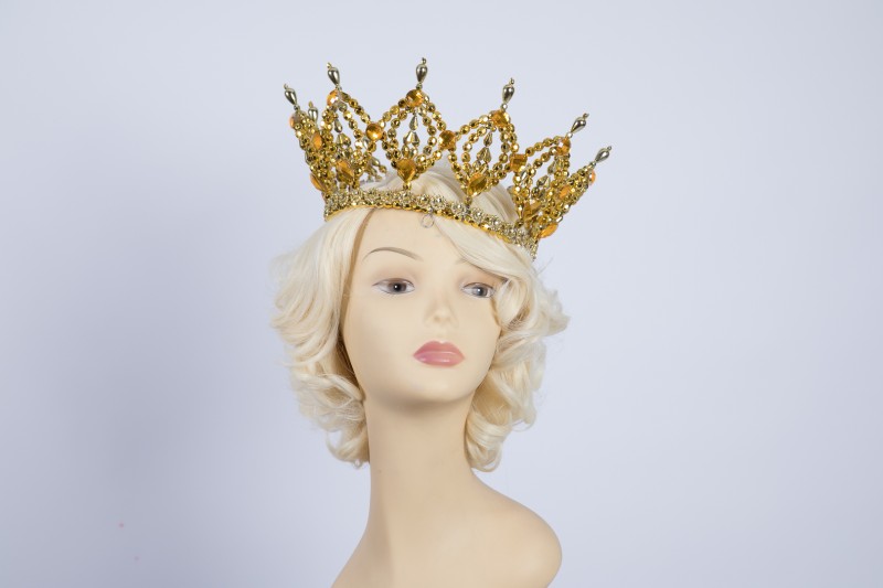 Gold Medium Plastic Crown